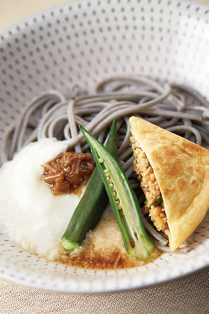 納豆きんちゃく黒ごまうどん